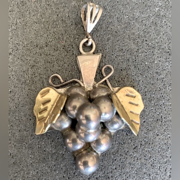 Pendant, Steel, Grapes Pendant, Wine Lovers, 2 inches, Fashion Jewlery - Picture 1 of 3